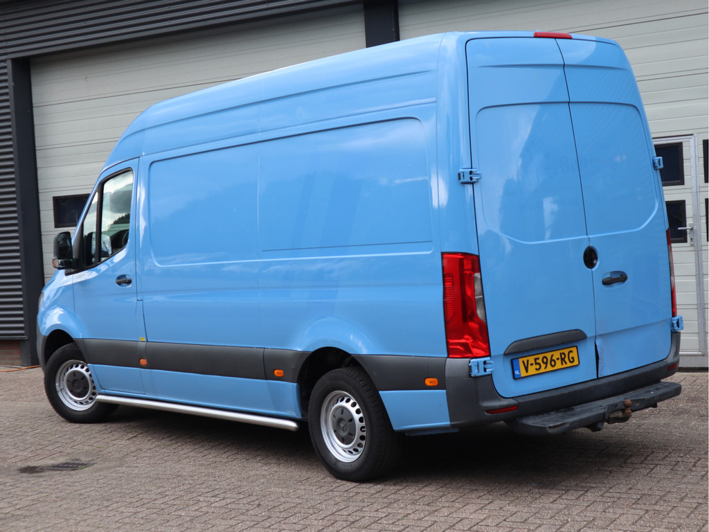 46520329-2.jpg